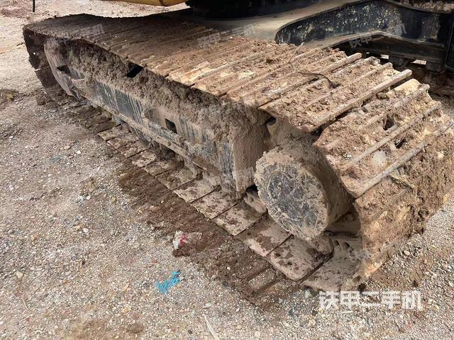 单侧履带整体(整机外观) 单侧履带整体(整机外观)