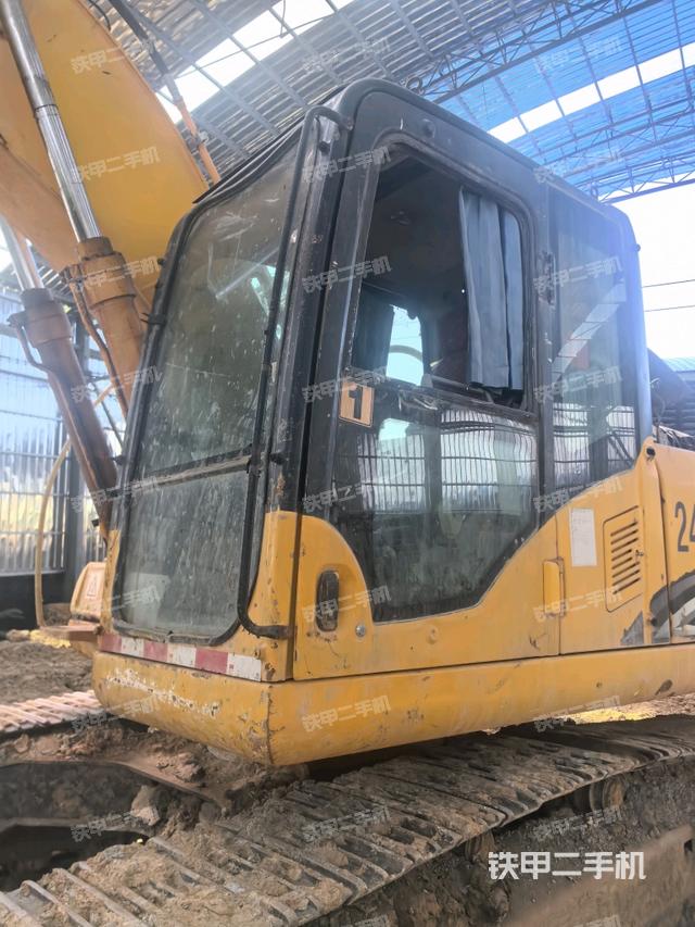 驾驶室左前45度(驾驶室部分) 驾驶室左前45度(驾驶室部分)