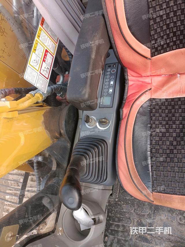 座椅右側(cè)控制臺/鑰匙門/油門/含右手柄（駕駛室部分）