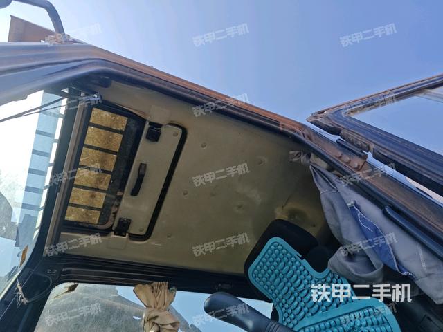 顶棚整体(驾驶室部分) 顶棚整体(驾驶室部分)