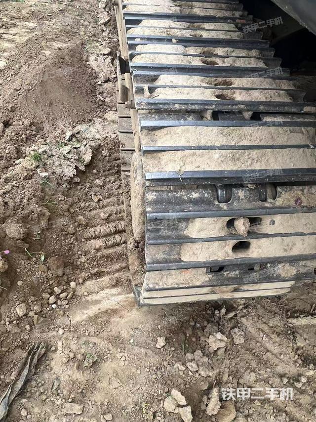 单侧履带整体(整机外观) 单侧履带整体(整机外观)