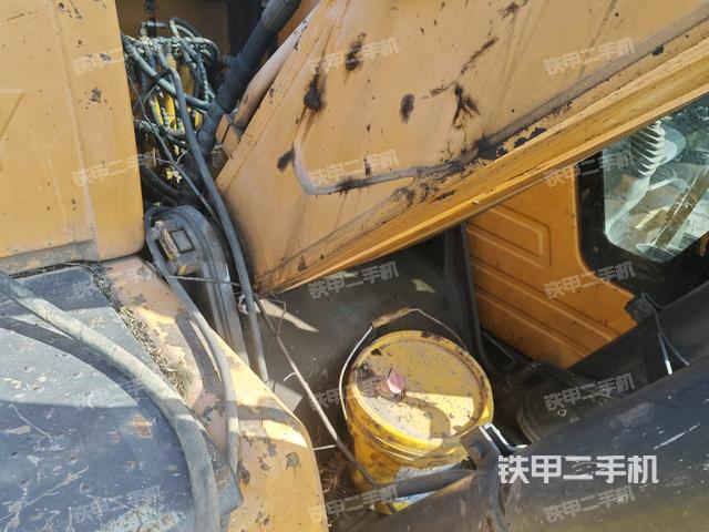 大臂根部 斜视(工作和回转装置) 大臂根部 斜视(工作和回转装置)