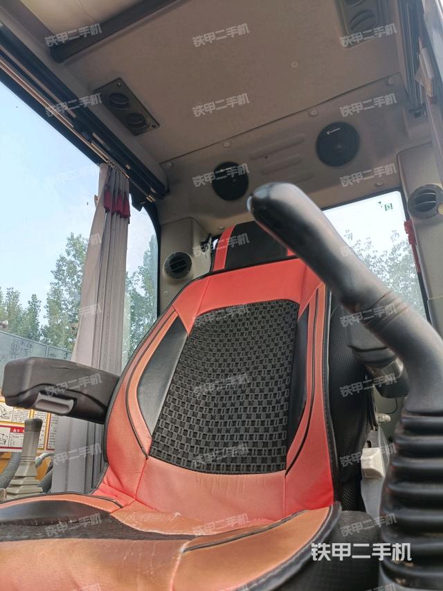 后窗玻璃角標（駕駛室部分）