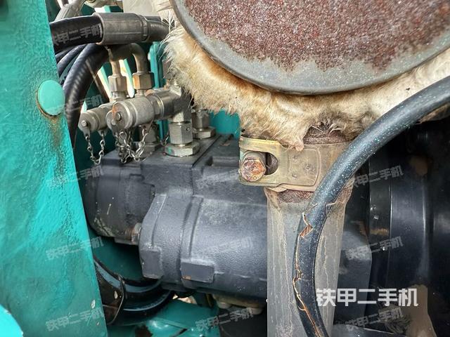 液压泵舱室正面整体（整机外观）