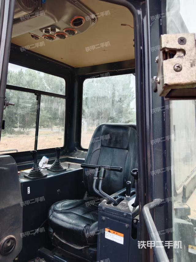 驾驶室操作台（设备外观及核心部件）