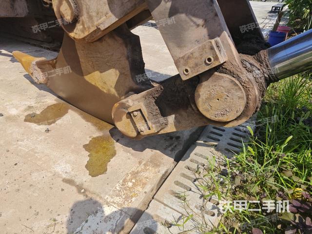 铲斗45度(工作和回转装置) 铲斗45度(工作和回转装置)