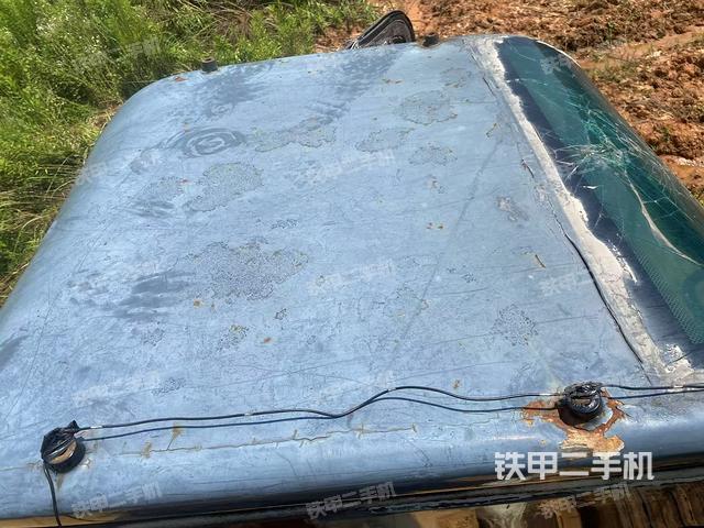 驾驶室顶部(整机外观) 驾驶室顶部(整机外观)