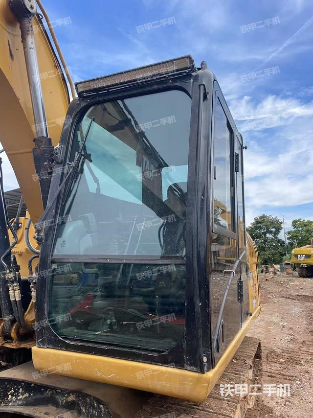 驾驶室整体(整机外观) 驾驶室整体(整机外观)