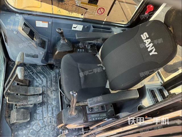 驾驶室整体（整机外观）