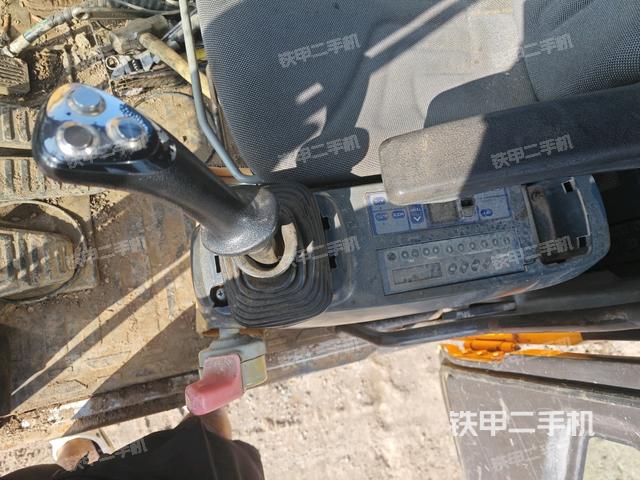 座椅左侧控制台/音响/含左手柄(驾驶室部分) 座椅左侧控制台/音响/含左手柄(驾驶室部分)
