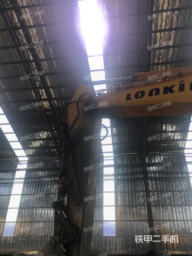 小臂整体左后(工作和回转装置) 小臂整体左后(工作和回转装置)