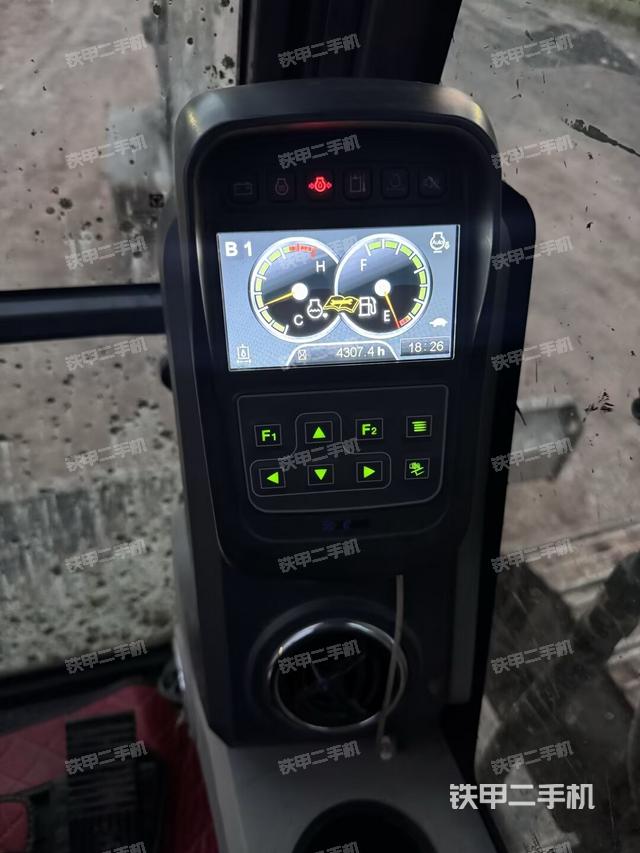 显示屏 (驾驶室部分) 显示屏 (驾驶室部分)