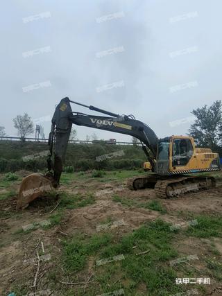 沃尔沃EC210B挖掘机实拍图片