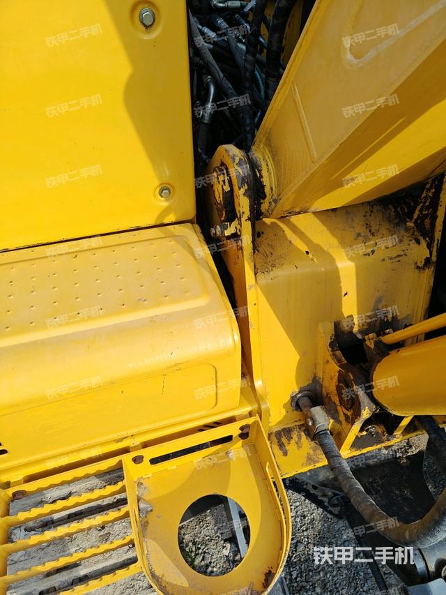 大臂根部?斜（工作和回轉(zhuǎn)裝置）