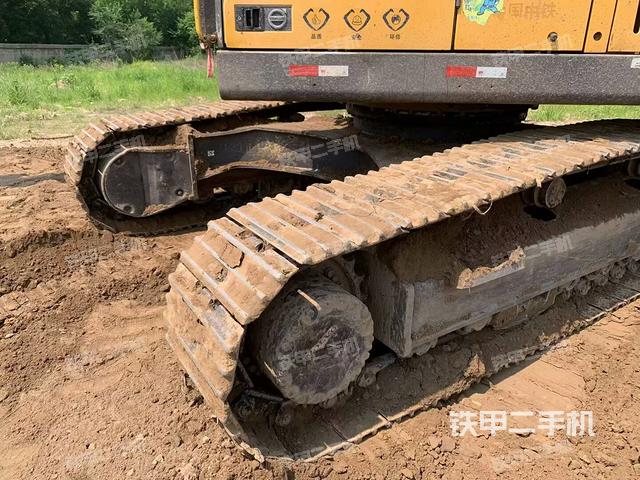 单侧履带整体(整机外观) 单侧履带整体(整机外观)
