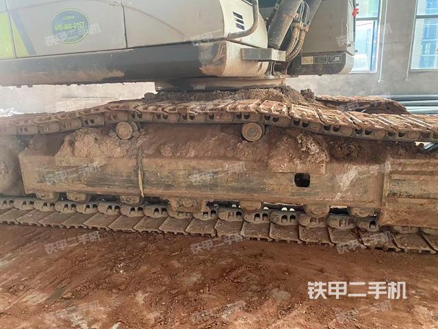 单侧履带整体(整机外观) 单侧履带整体(整机外观)