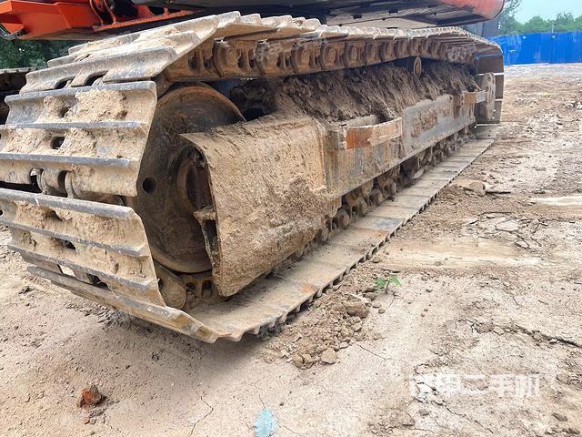 单侧履带整体(整机外观) 单侧履带整体(整机外观)