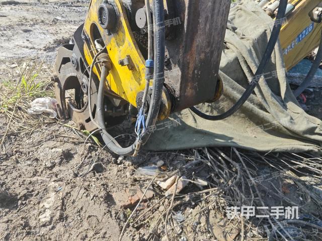 铲斗右后整体(工作和回转装置) 铲斗右后整体(工作和回转装置)