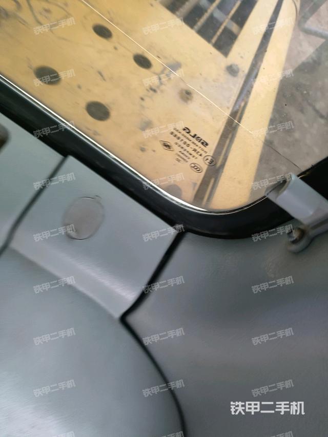 后窗玻璃角標(biāo)（駕駛室部分）