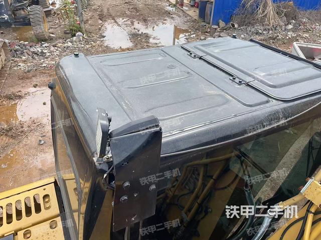 驾驶室顶部(整机外观) 驾驶室顶部(整机外观)