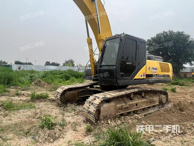 驾驶室整体(整机外观) 驾驶室整体(整机外观)