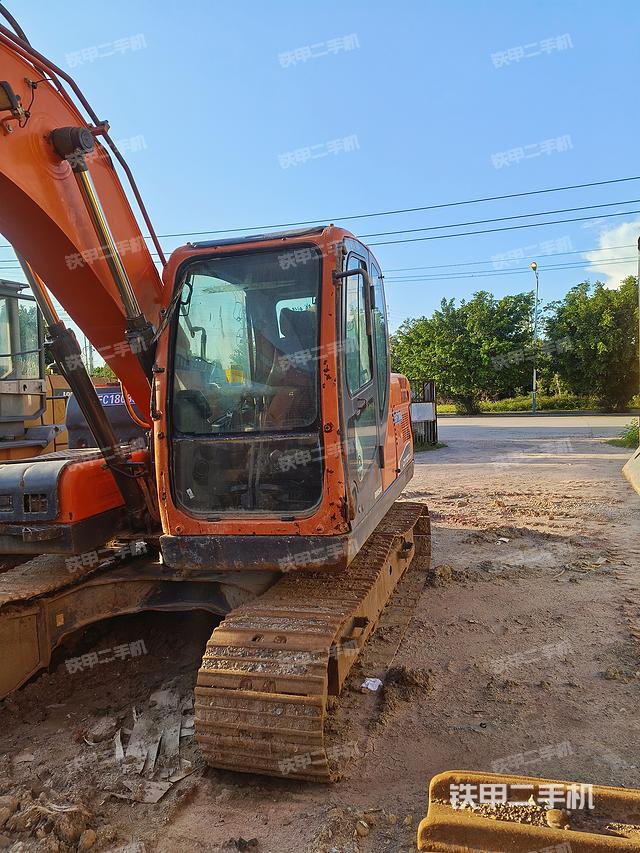 驾驶室顶部（整机外观）
