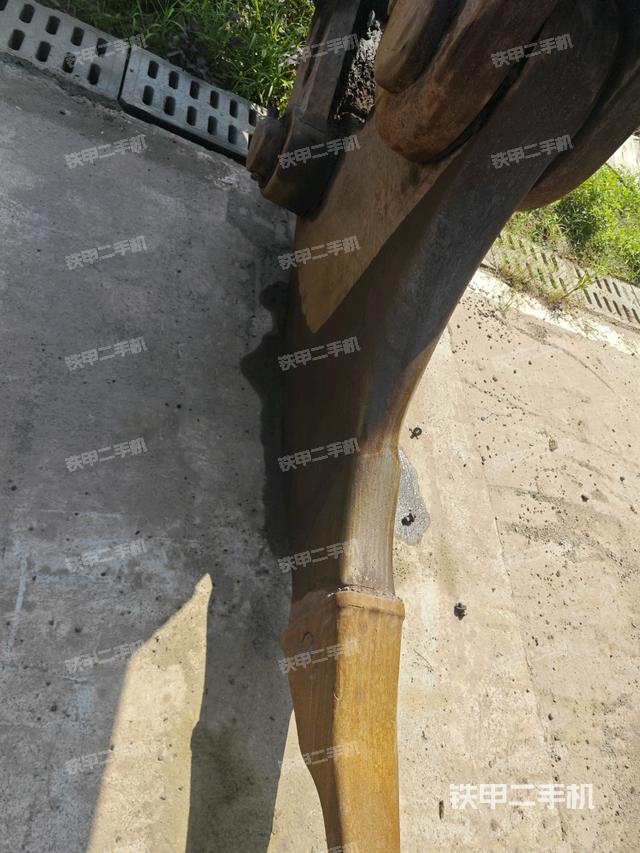铲斗右后整体(工作和回转装置) 铲斗右后整体(工作和回转装置)