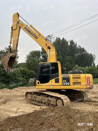 小松PC220-8M0挖掘机实拍图片