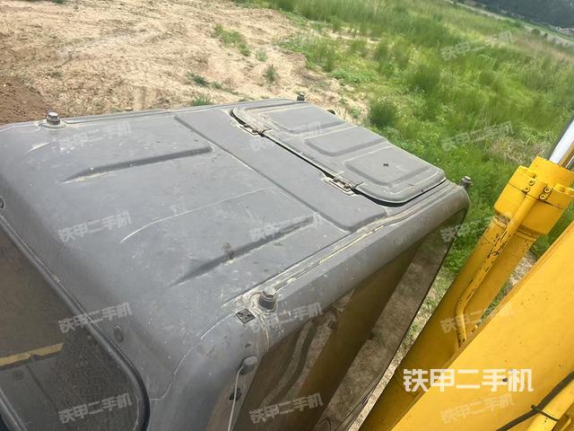 驾驶室顶部(整机外观) 驾驶室顶部(整机外观)