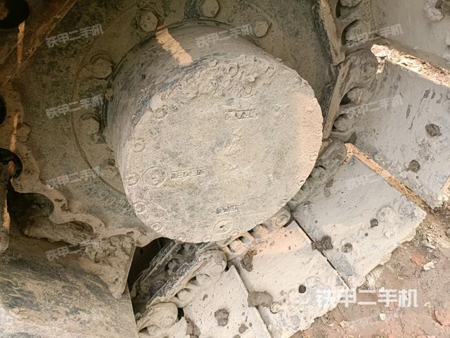 左驅(qū)動輪（行走機構(gòu)）