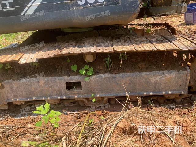 单侧履带整体(整机外观) 单侧履带整体(整机外观)