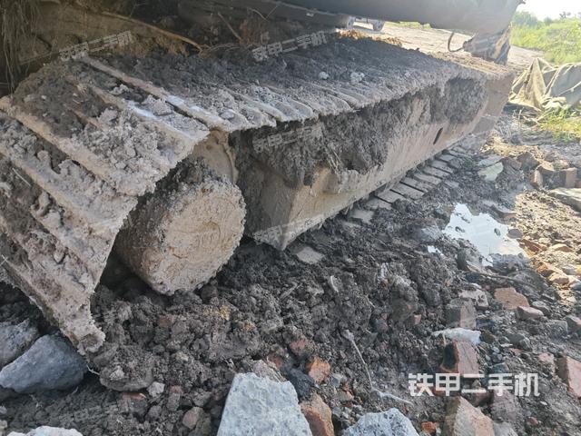 右侧履带整体(行走机构) 右侧履带整体(行走机构)