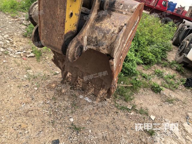 小臂整体左后(工作和回转装置) 小臂整体左后(工作和回转装置)