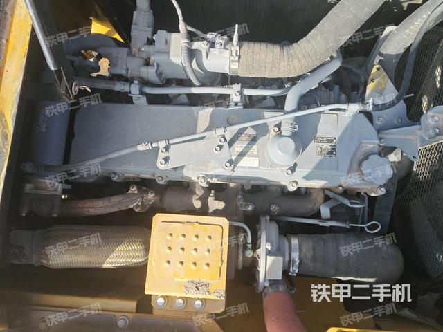 气门室盖螺丝特写(上车部件) 气门室盖螺丝特写(上车部件)