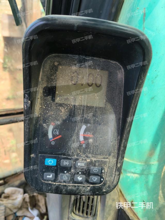 座椅左侧控制台/音响/含左手柄(驾驶室部分) 座椅左侧控制台/音响/含左手柄(驾驶室部分)