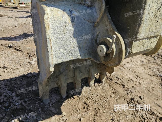 铲斗右后整体(工作和回转装置) 铲斗右后整体(工作和回转装置)