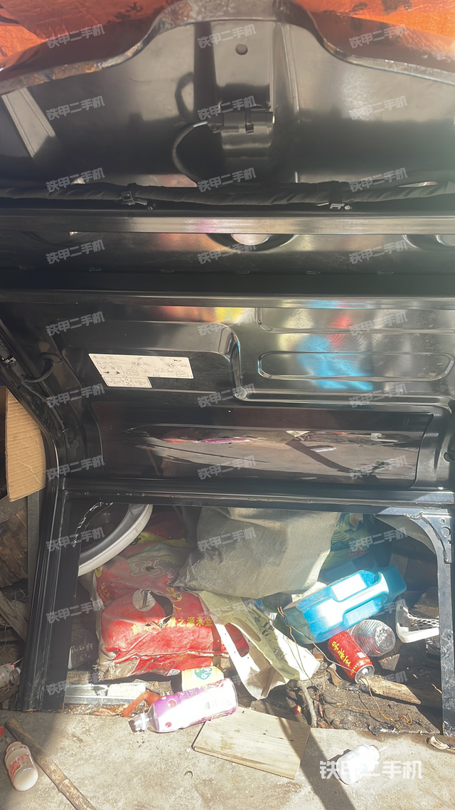 驾驶室顶部（整机外观）