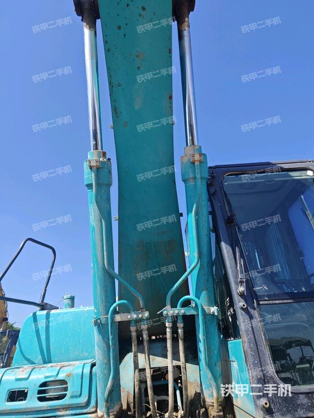 大臂油缸整體?豎拍（工作和回轉(zhuǎn)裝置）