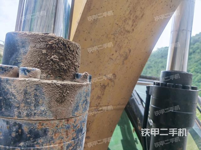 小臂整体右前(工作和回转装置) 小臂整体右前(工作和回转装置)