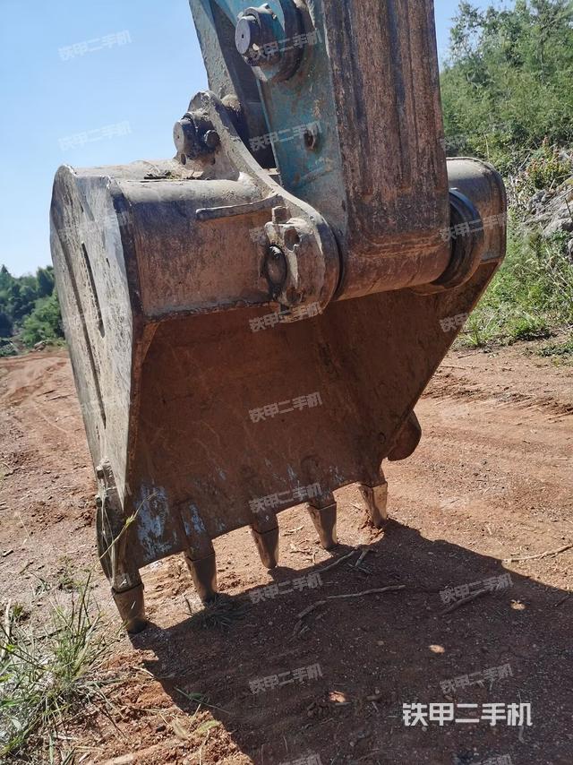 铲斗右后整体(工作和回转装置) 铲斗右后整体(工作和回转装置)