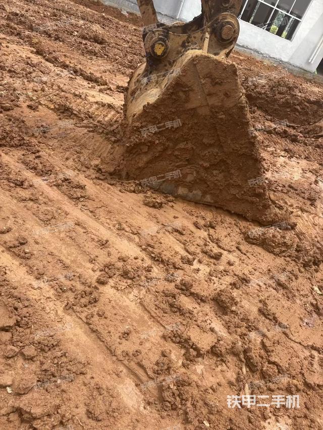 小臂整体左后(工作和回转装置) 小臂整体左后(工作和回转装置)