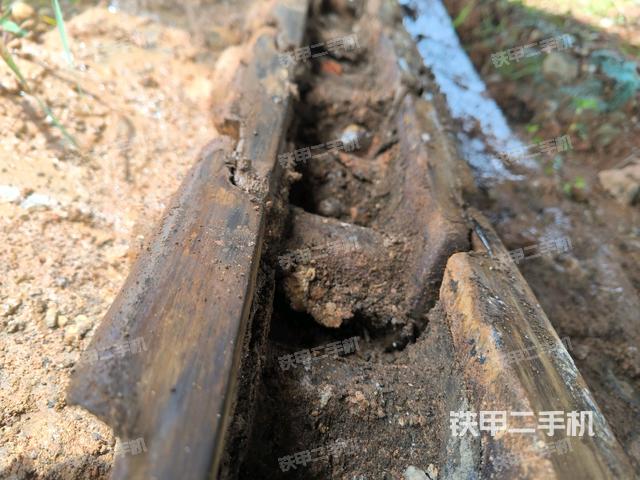 左驱动轮(行走机构) 左驱动轮(行走机构)