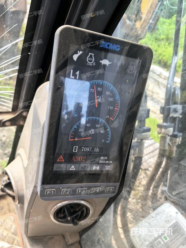 显示屏 (驾驶室部分) 显示屏 (驾驶室部分)