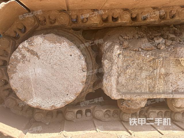 单侧履带整体(整机外观) 单侧履带整体(整机外观)