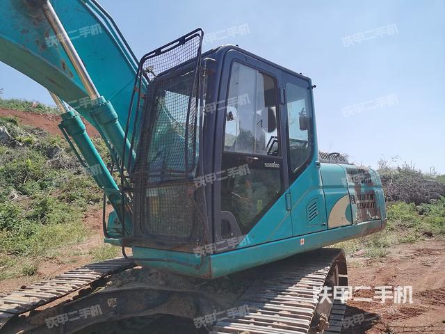 驾驶室左前45度(驾驶室部分) 驾驶室左前45度(驾驶室部分)