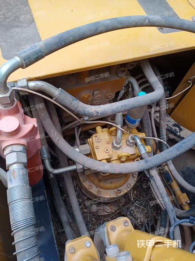 回转马达和主控阀（整机外观）