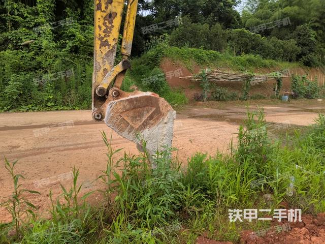 小臂整体右前(工作和回转装置) 小臂整体右前(工作和回转装置)