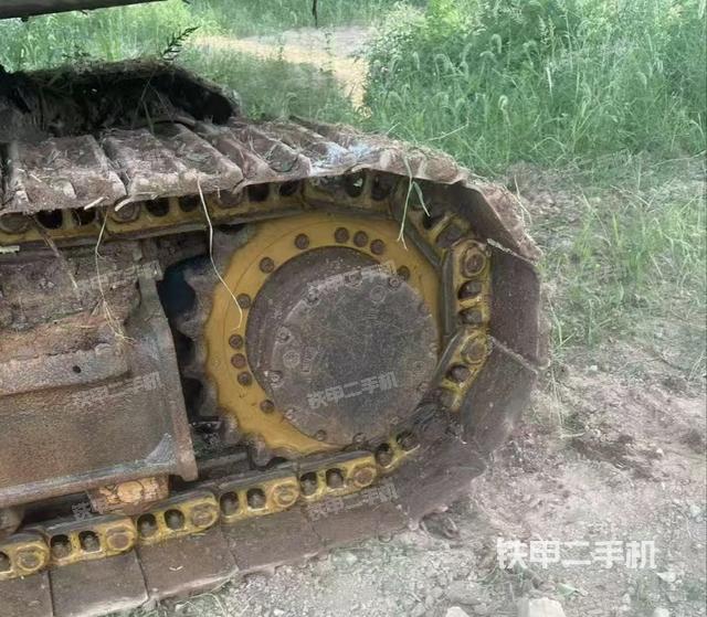 驾驶室顶部(整机外观) 驾驶室顶部(整机外观)