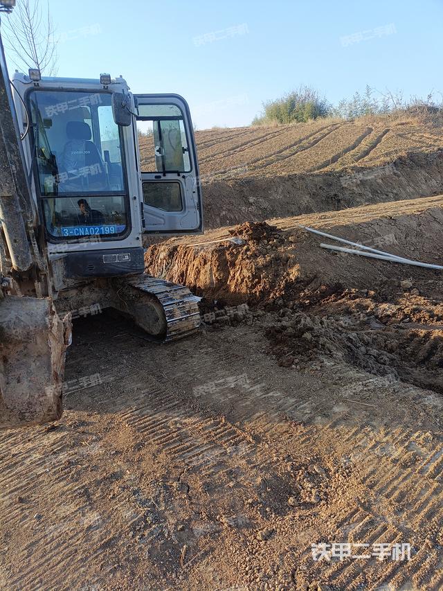 驾驶室顶部（整机外观）