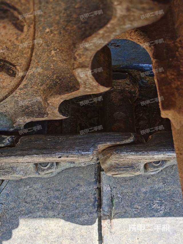 左导向轮(行走机构) 左导向轮(行走机构)